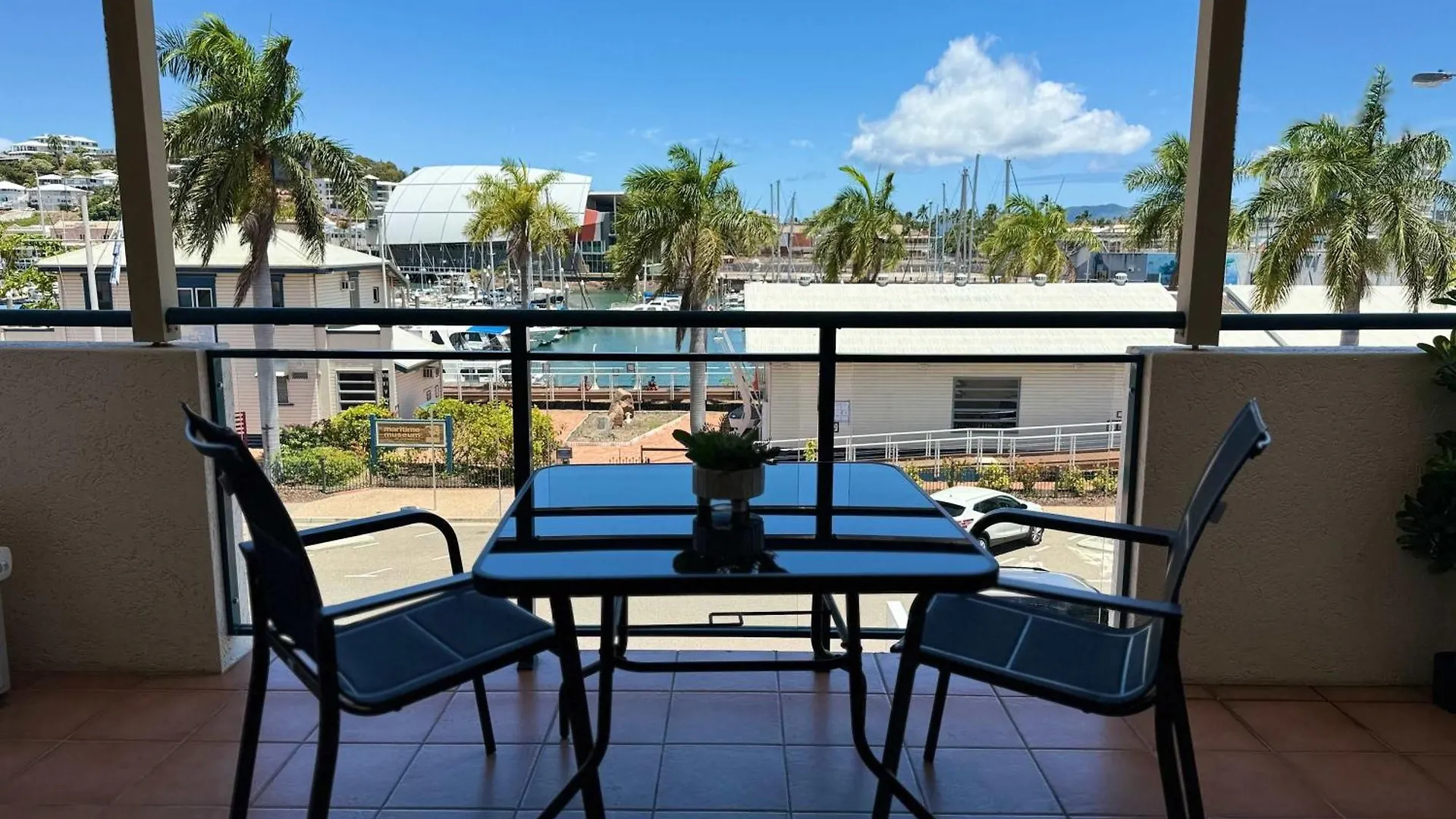 Marina View Apartment - Steps Away From Cbd, Ferry & Stadium Townsville